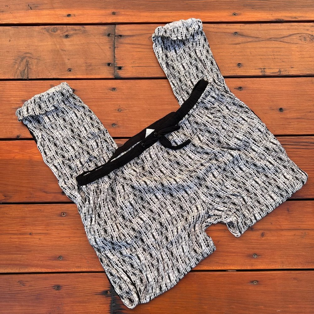 l*space Black & White Pattern Drawstring Cropped Lounge Pants w/ Pockets